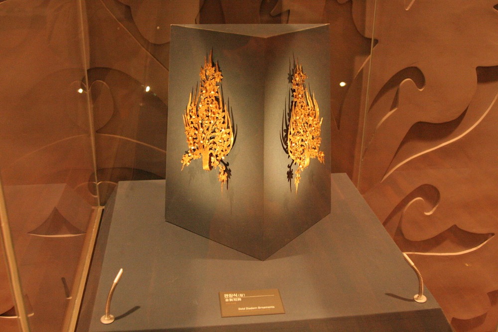 ２部寧王の冠飾・公州博物館