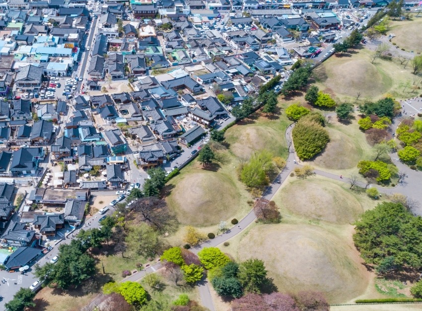 ②	23基の古墳がある大陵苑